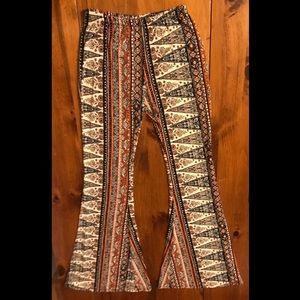 The softest bell bottom leggings 🧡